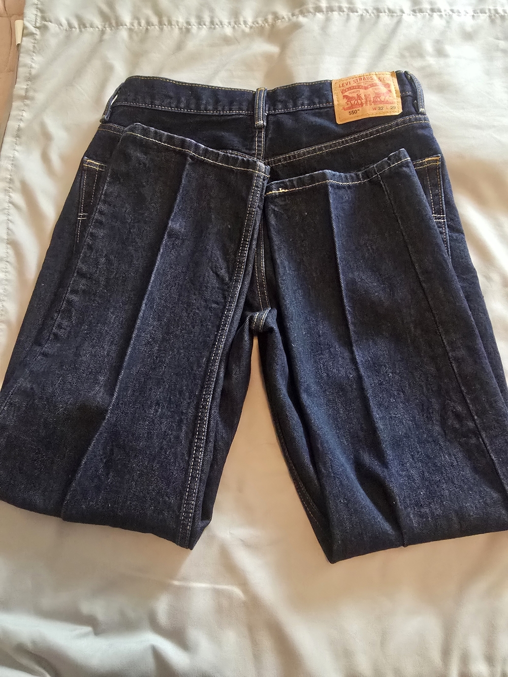 Levi's 550 Relaxed Fit Men's Jeans in Dark Blue W32 L29 - Picture 3 of 5